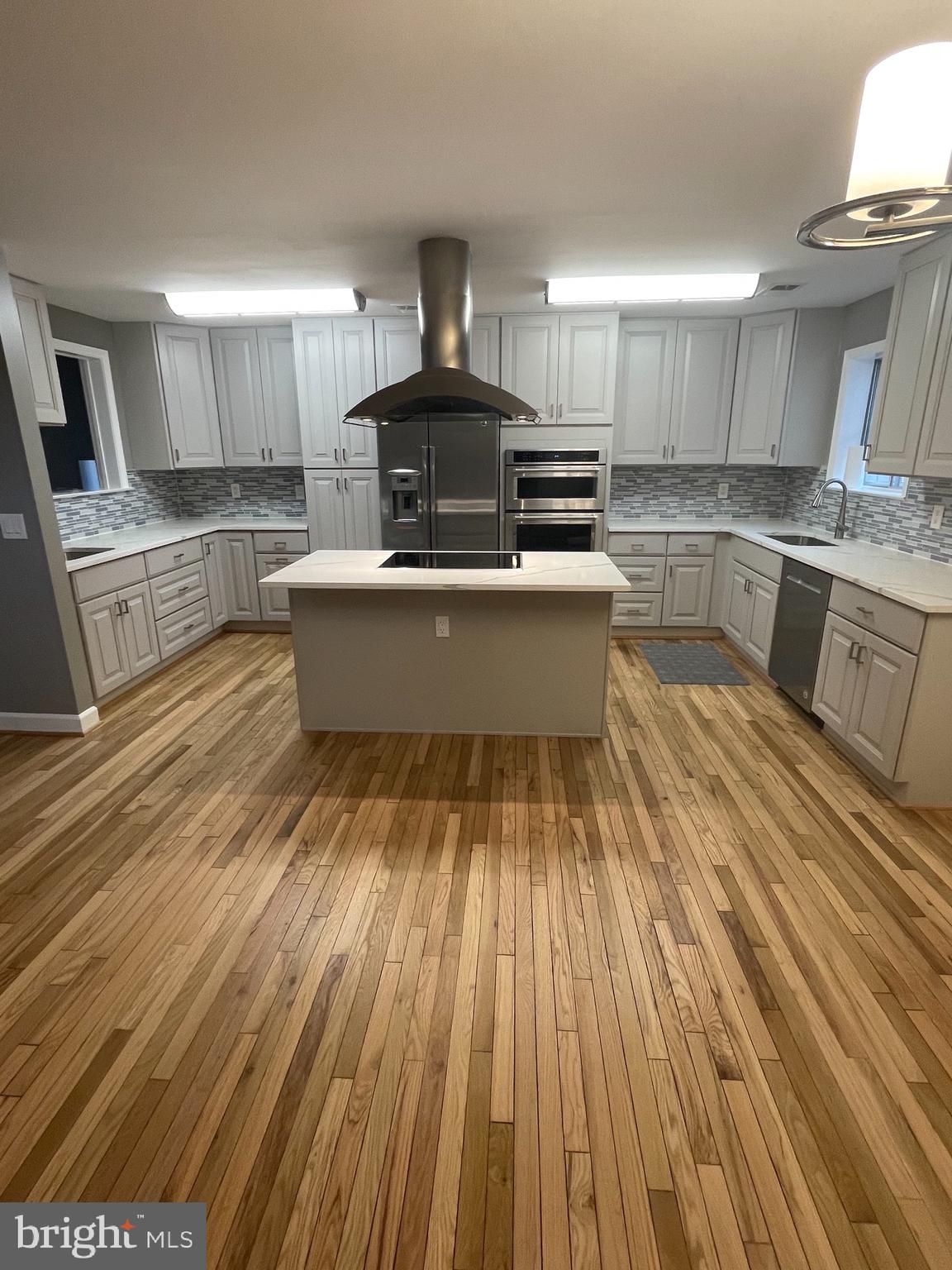 8012 MERRY OAKS COURT