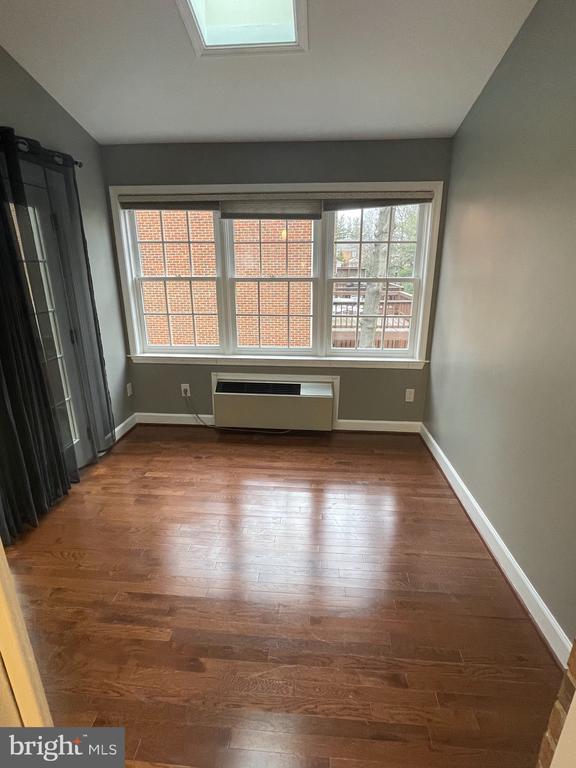 8012 MERRY OAKS COURT