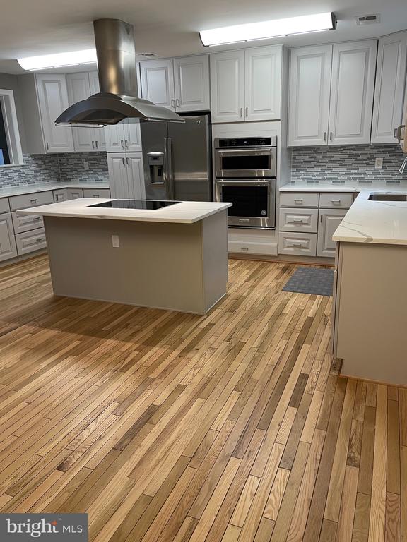 8012 MERRY OAKS COURT