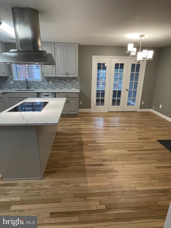 8012 MERRY OAKS COURT
