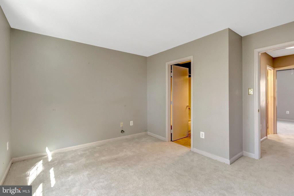 5680 WHITE DOVE LANE