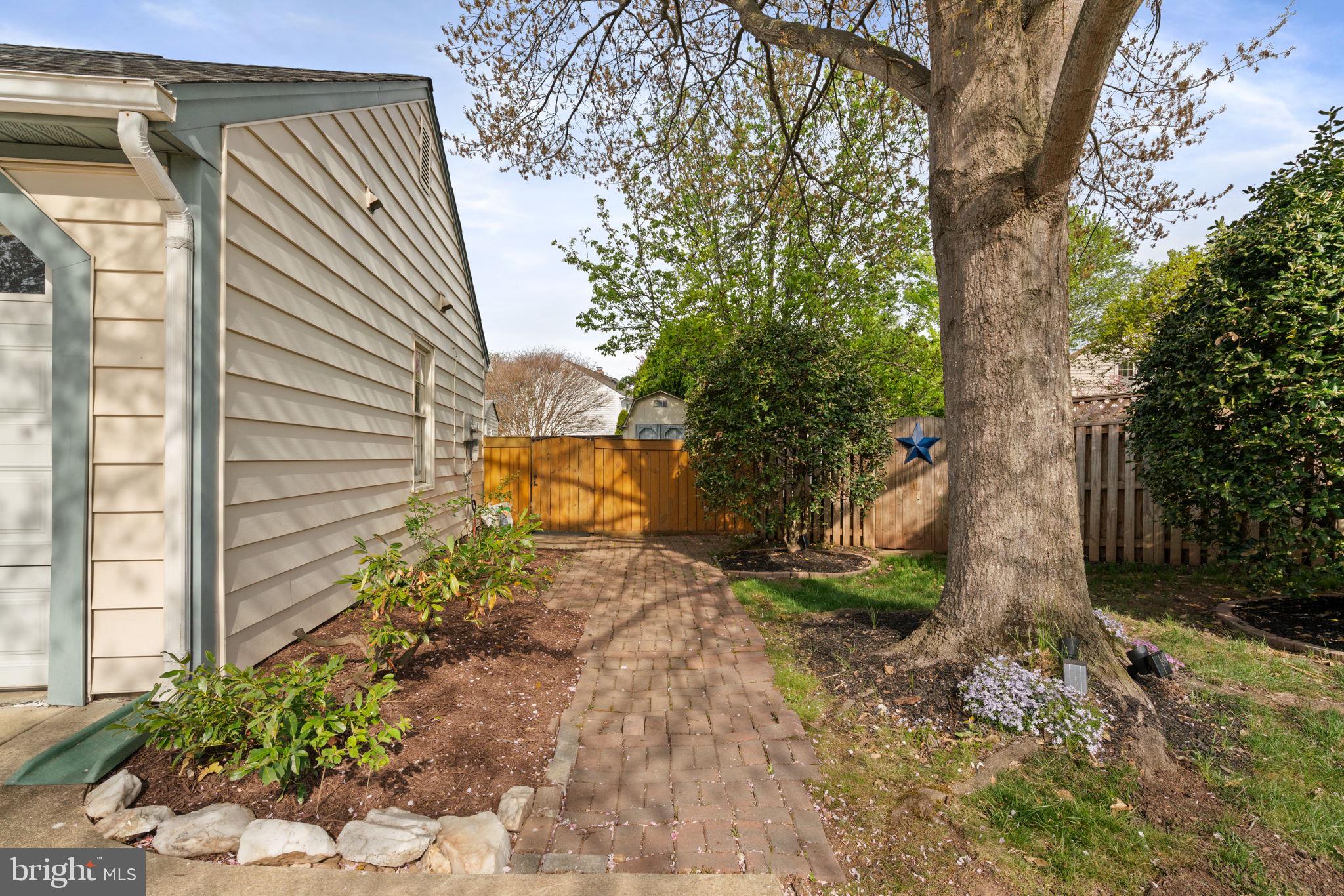 5406 CLUBSIDE LANE