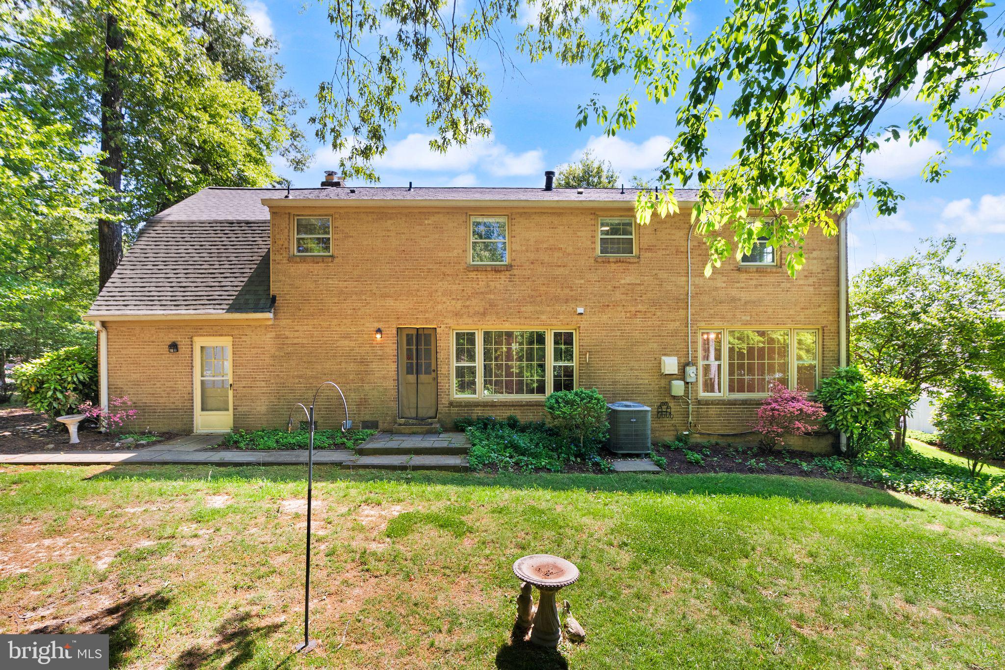4018 ROBERTSON BOULEVARD
