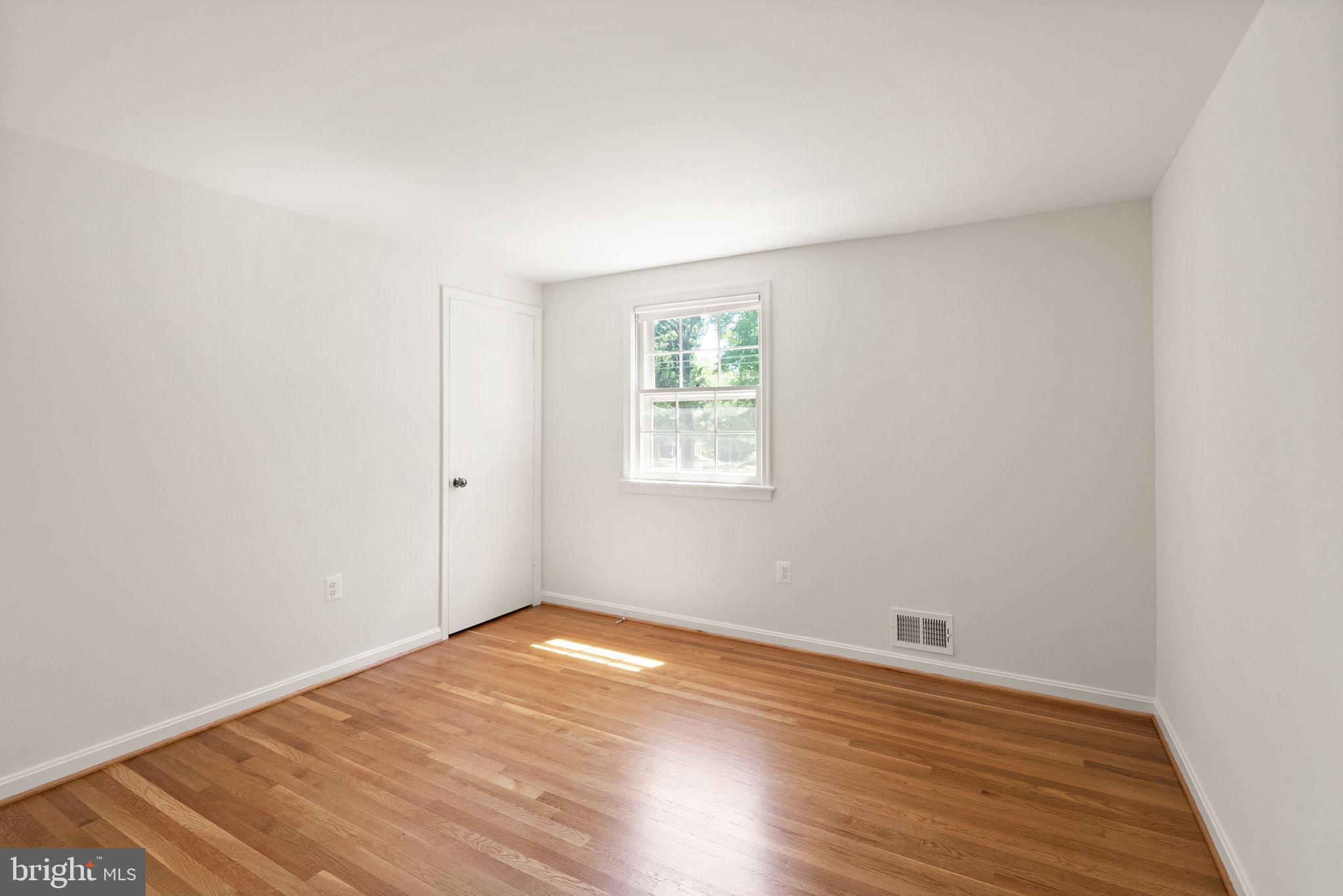 4018 ROBERTSON BOULEVARD