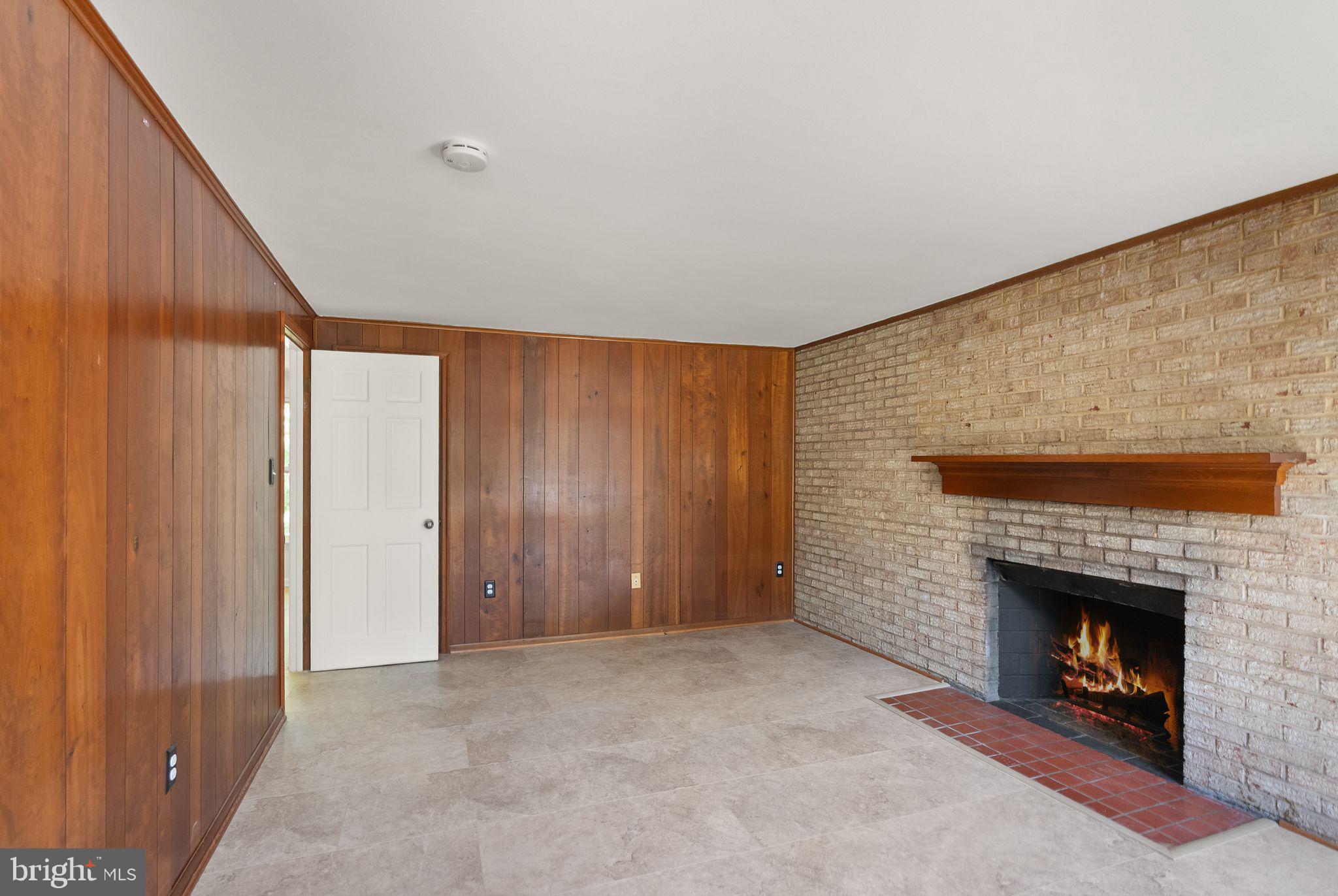 4018 ROBERTSON BOULEVARD