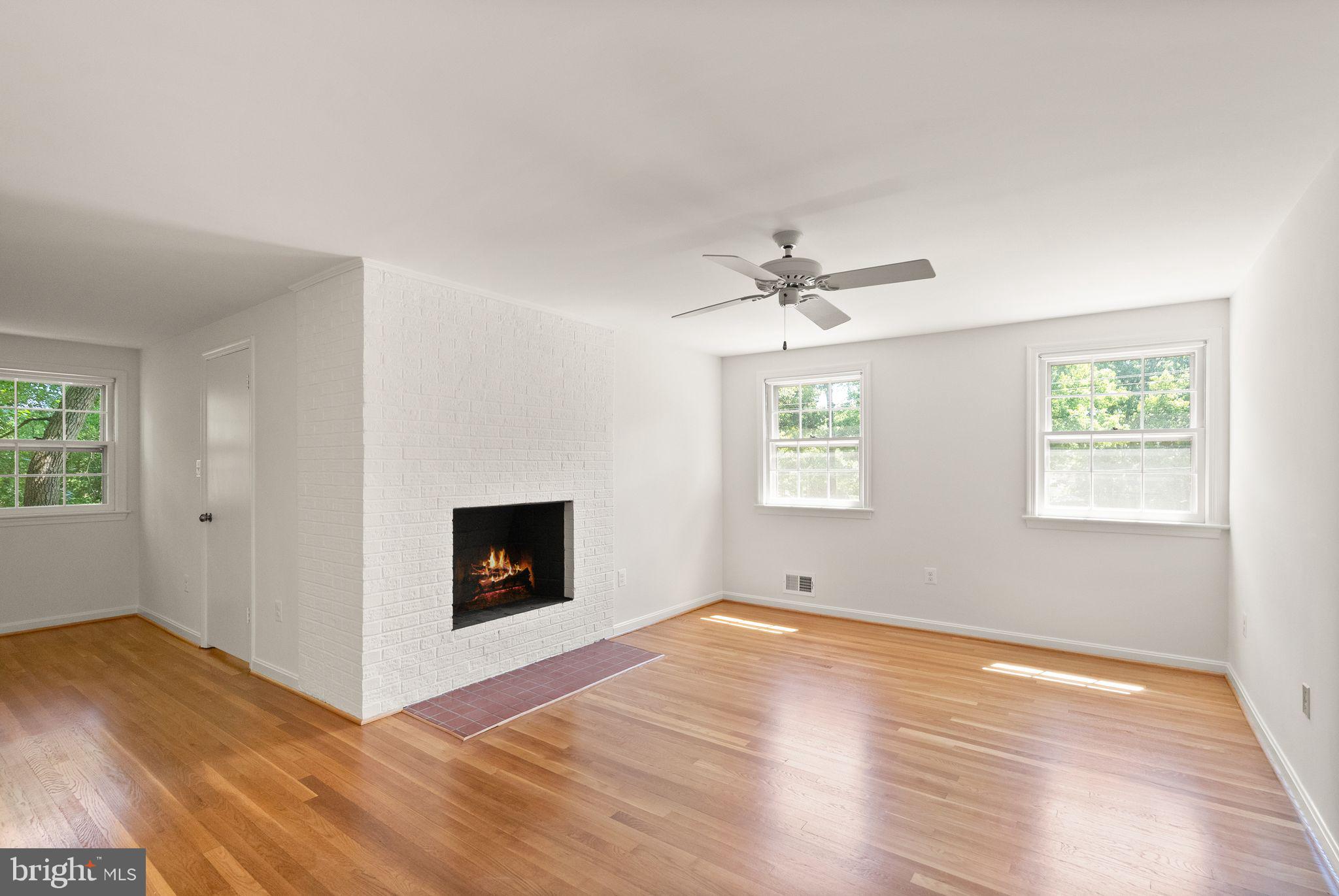 4018 ROBERTSON BOULEVARD