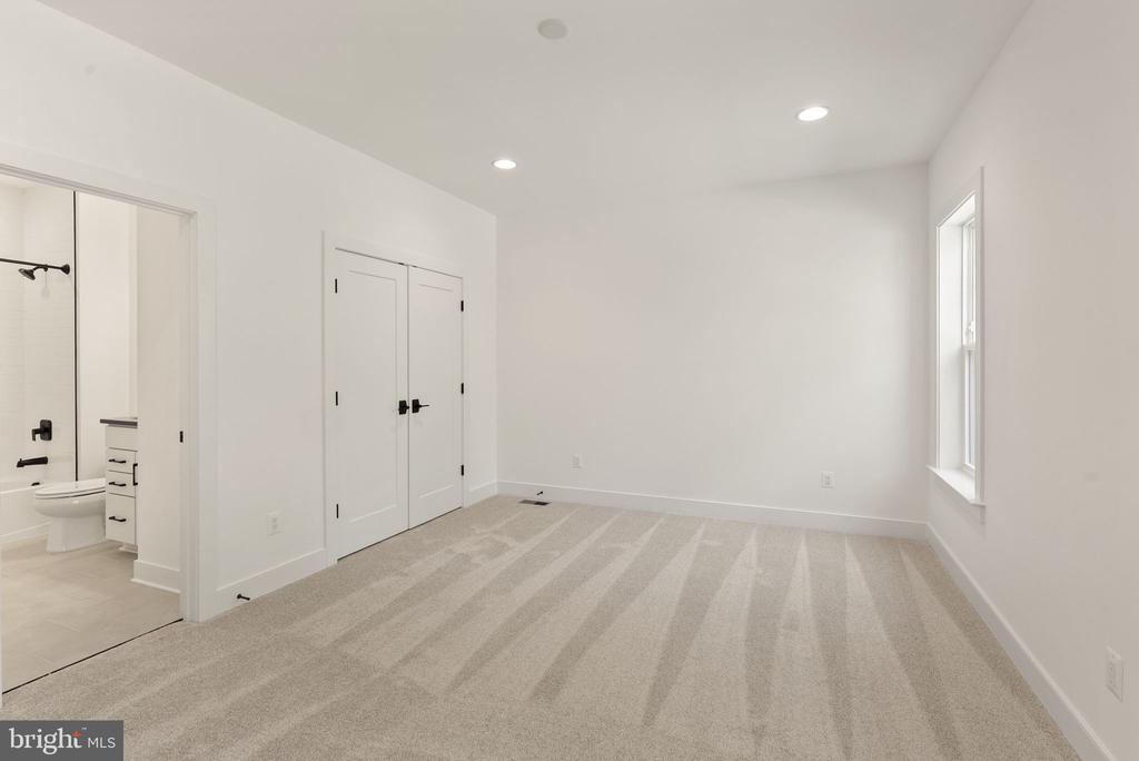 11800 VALLEY ROAD