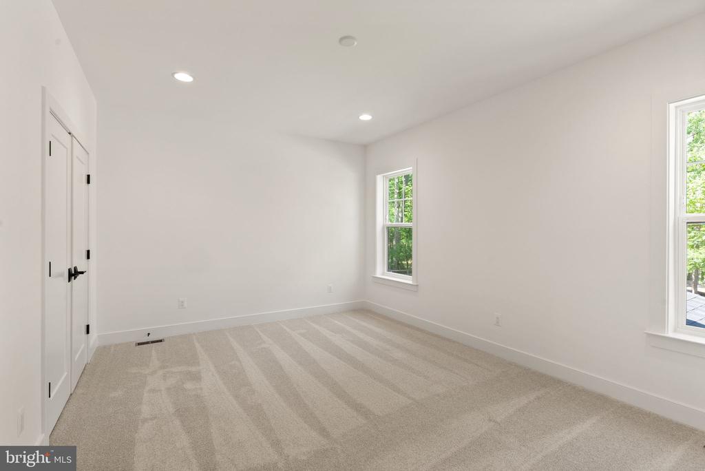11800 VALLEY ROAD
