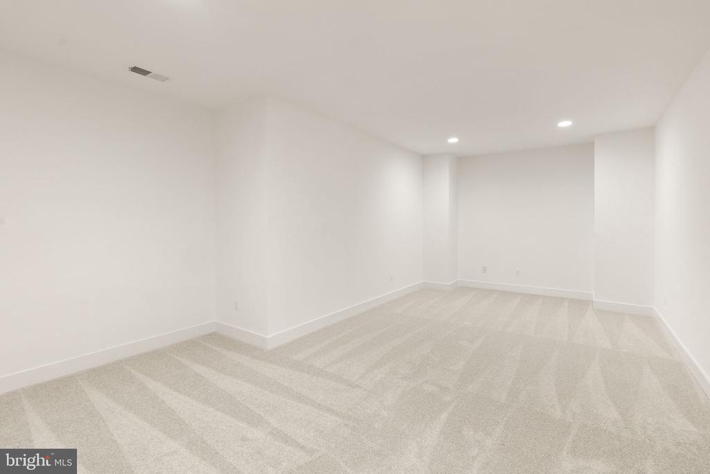 11800 VALLEY ROAD