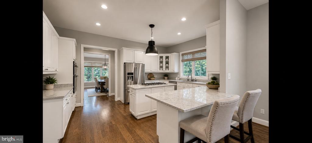 3242 VALLEY LANE