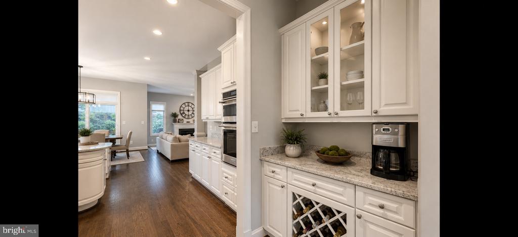 3242 VALLEY LANE