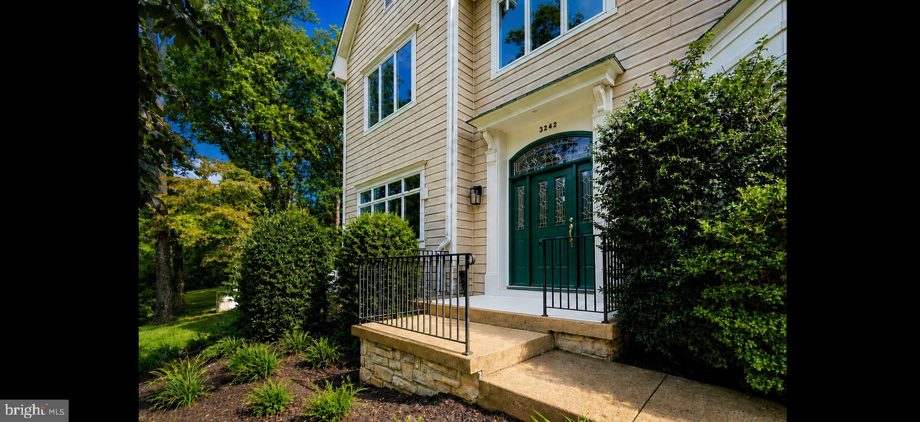 3242 VALLEY LANE