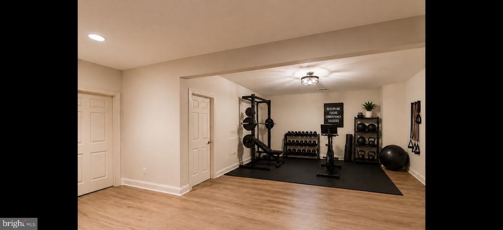 3242 VALLEY LANE