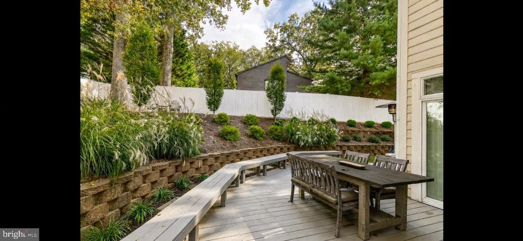 3242 VALLEY LANE