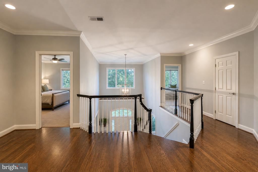 3242 VALLEY LANE