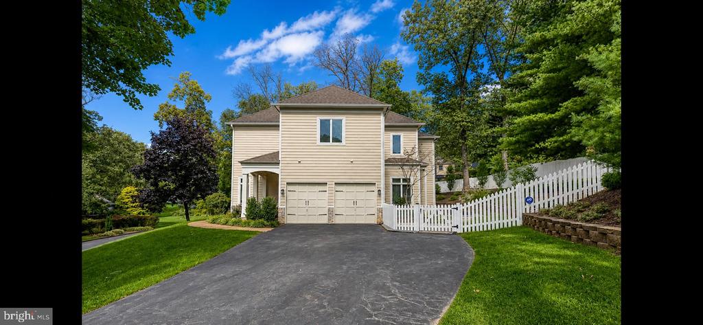 3242 VALLEY LANE