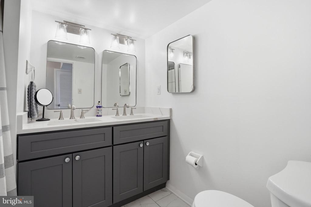 2622 FORT FARNSWORTH ROAD 219 (1D)