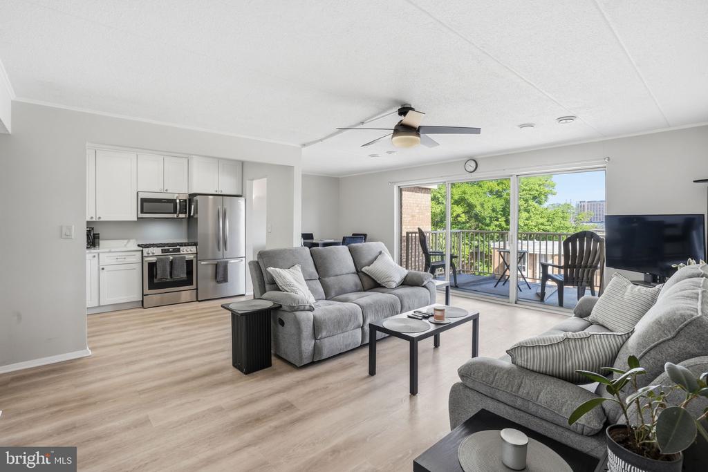 2622 FORT FARNSWORTH ROAD 219 (1D)