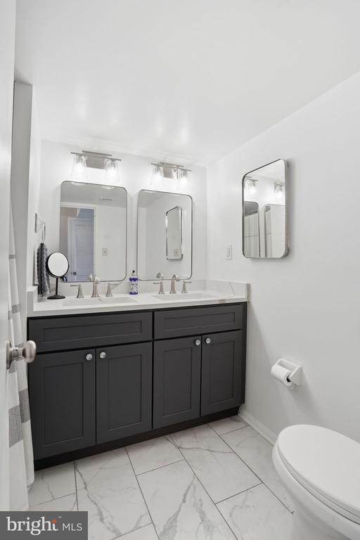 2622 FORT FARNSWORTH ROAD 219 (1D)