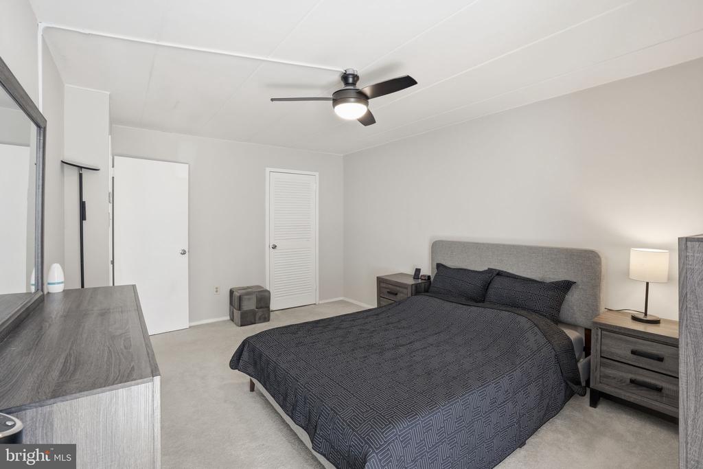 2622 FORT FARNSWORTH ROAD 219 (1D)