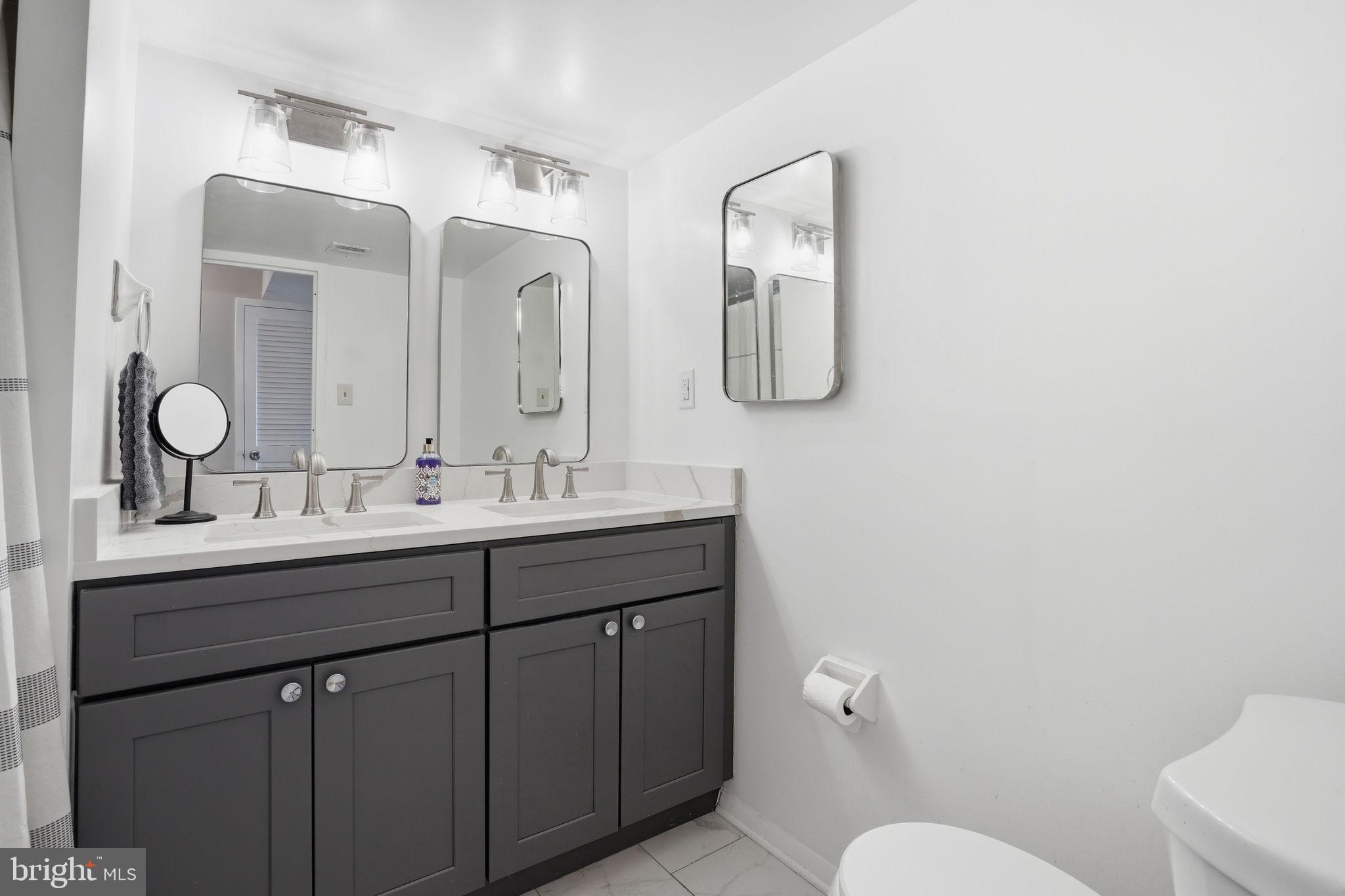 2622 FORT FARNSWORTH ROAD 219 (1D)