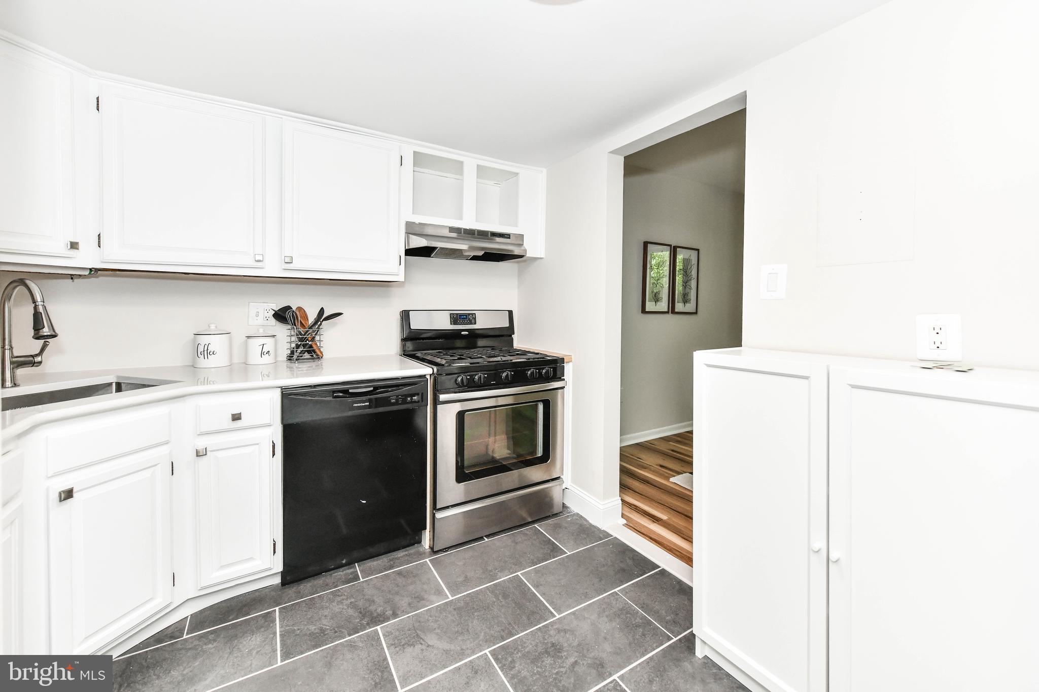1523 NORTHGATE SQUARE 2A