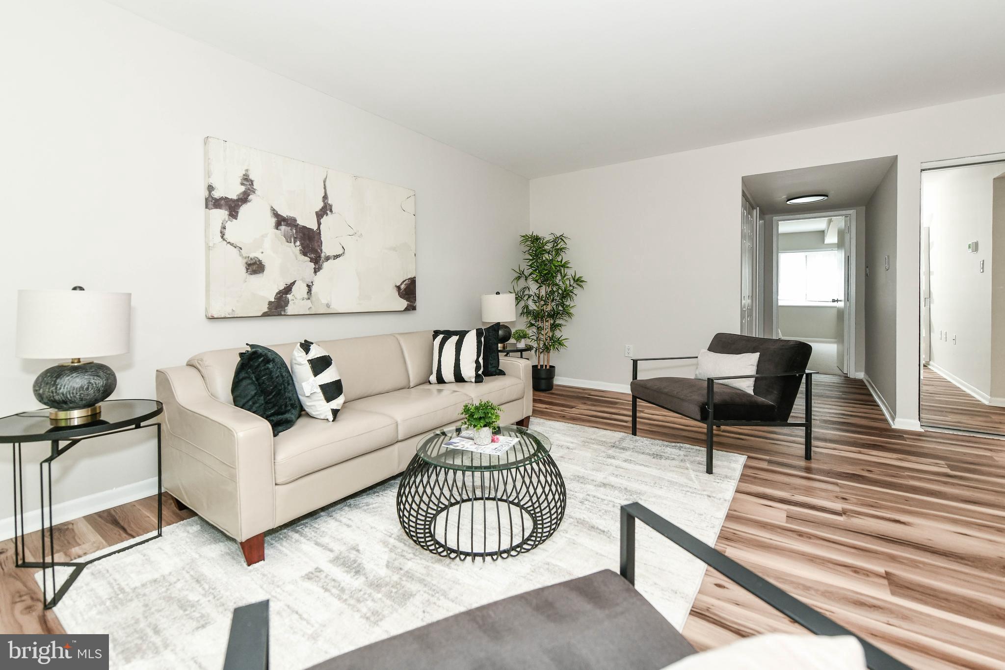 1523 NORTHGATE SQUARE 2A
