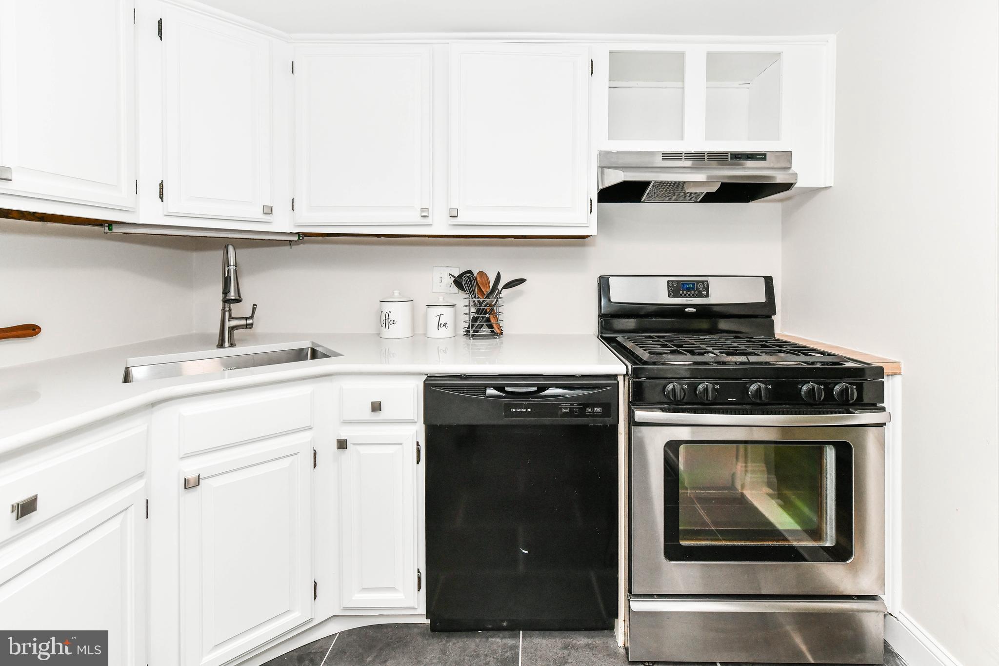 1523 NORTHGATE SQUARE 2A