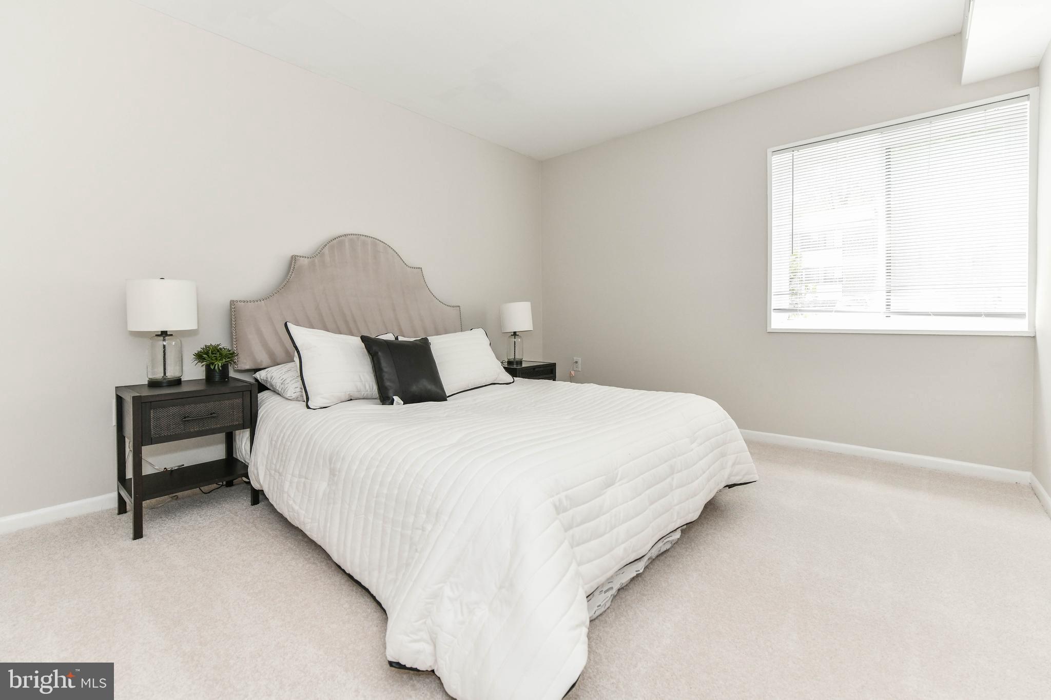 1523 NORTHGATE SQUARE 2A