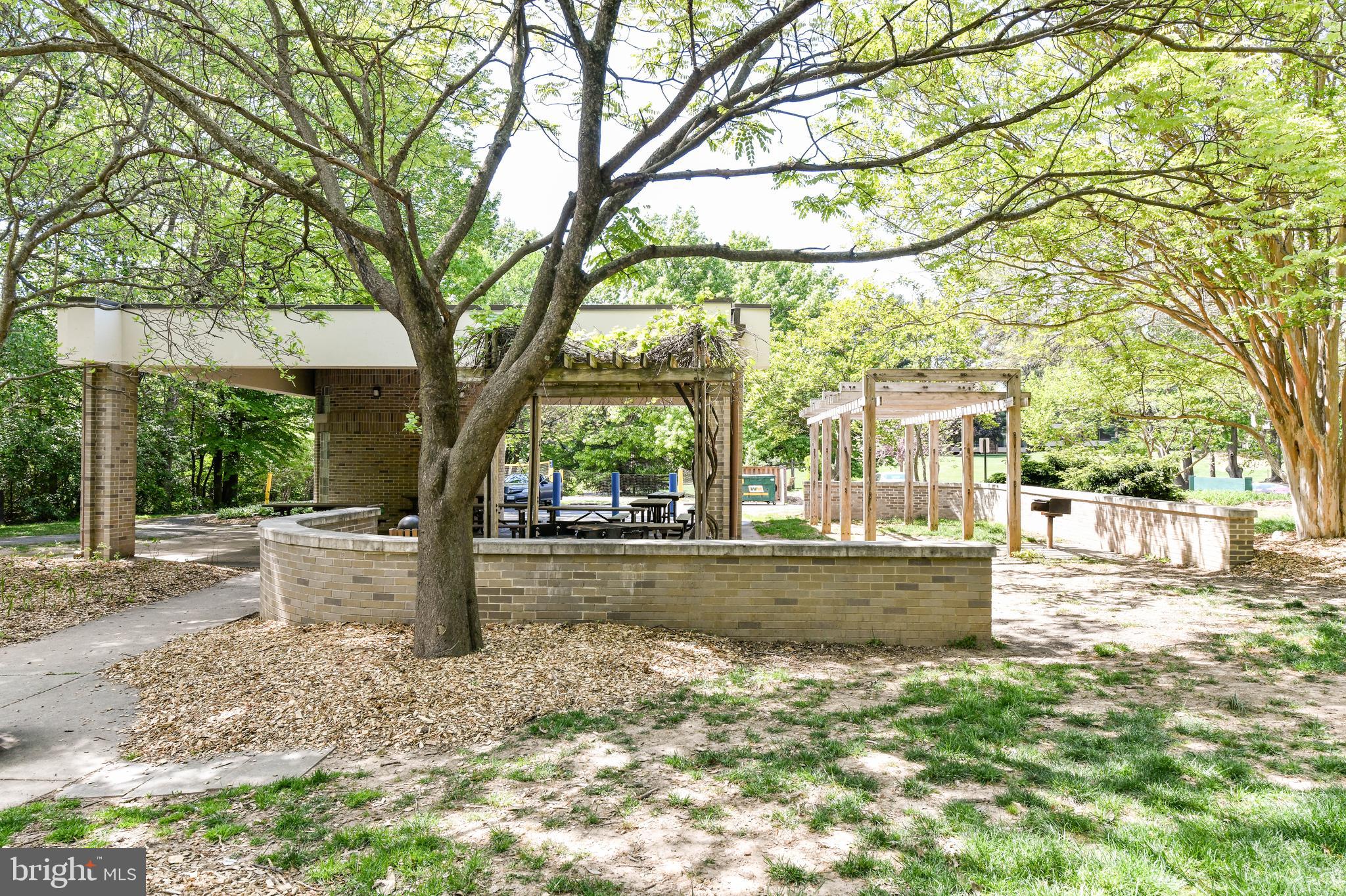 1523 NORTHGATE SQUARE 2A