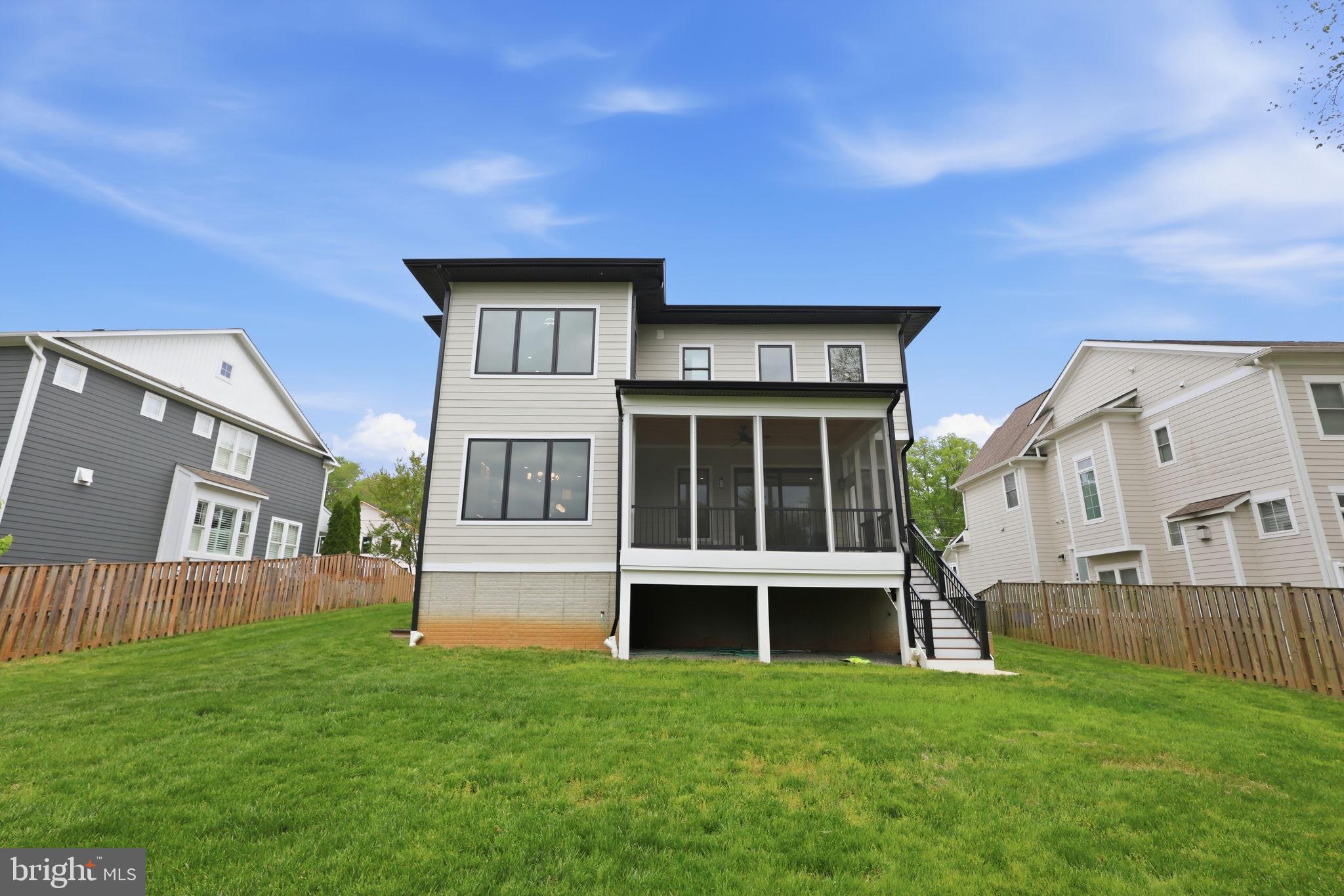 901 MEADOW LANE SW