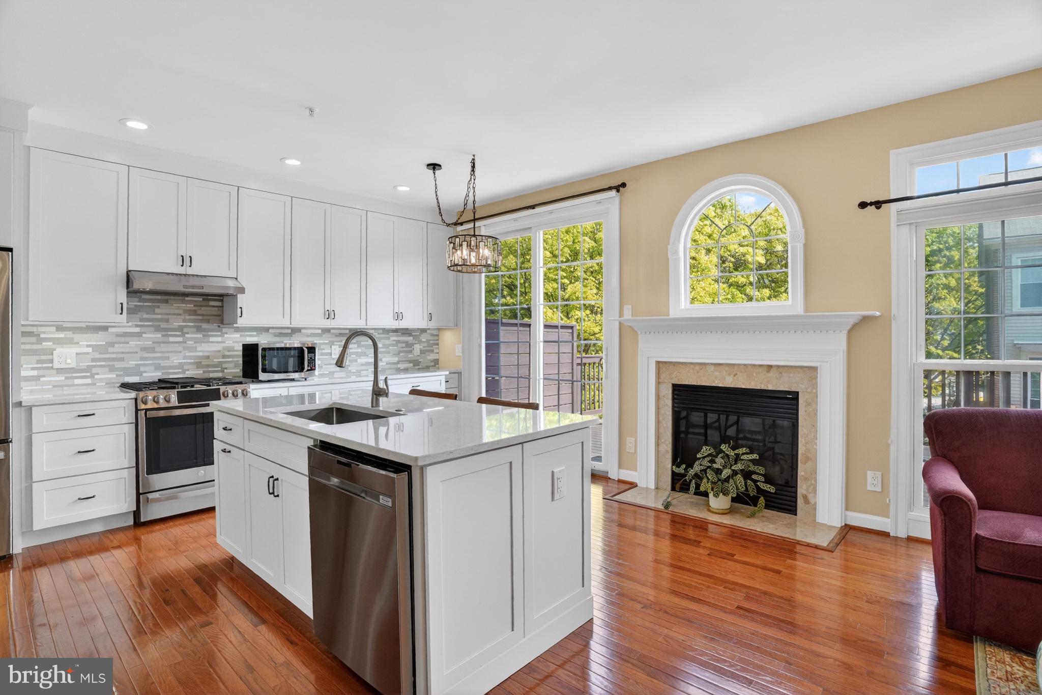 9574 LAGERSFIELD CIRCLE