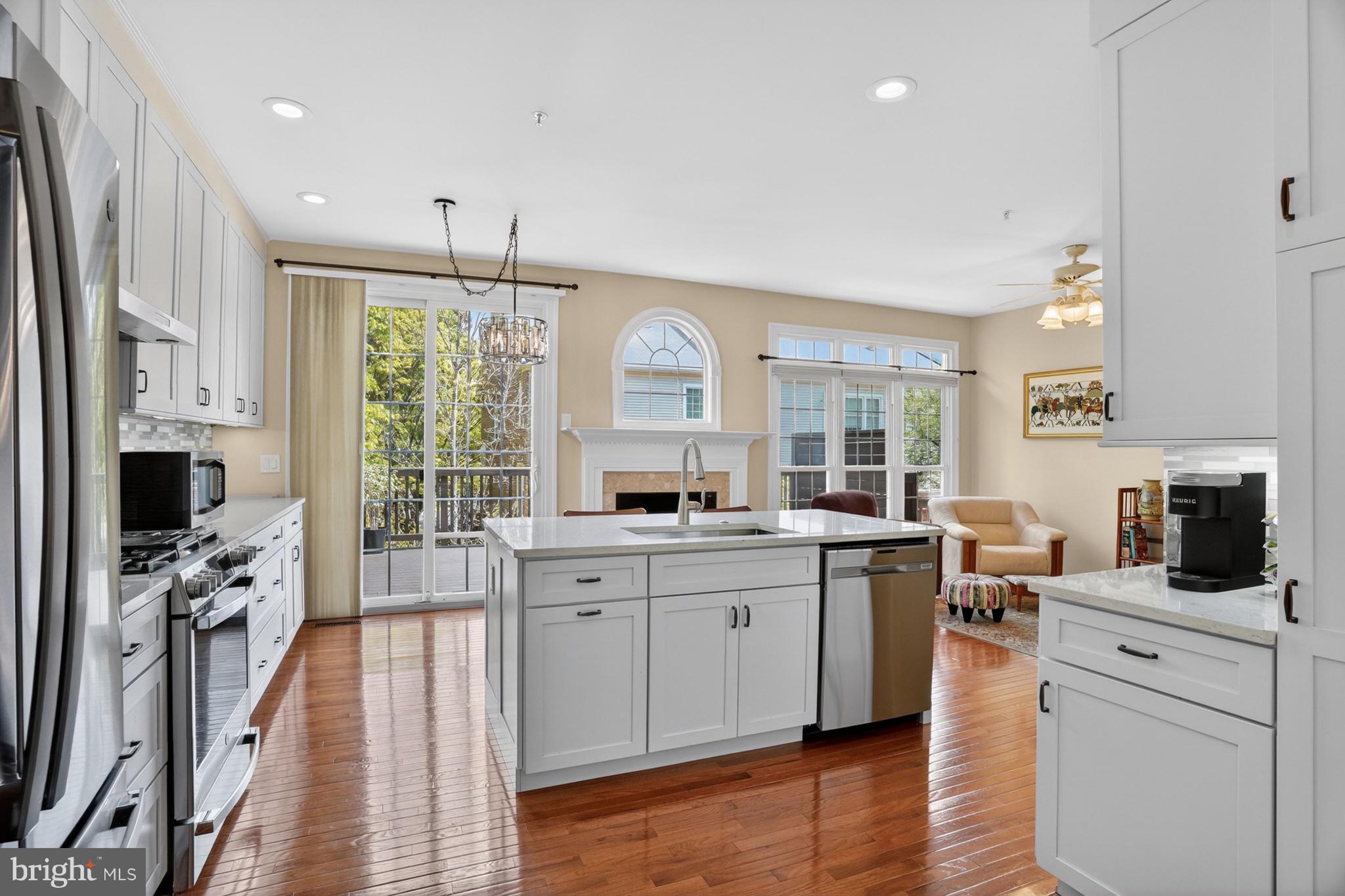 9574 LAGERSFIELD CIRCLE