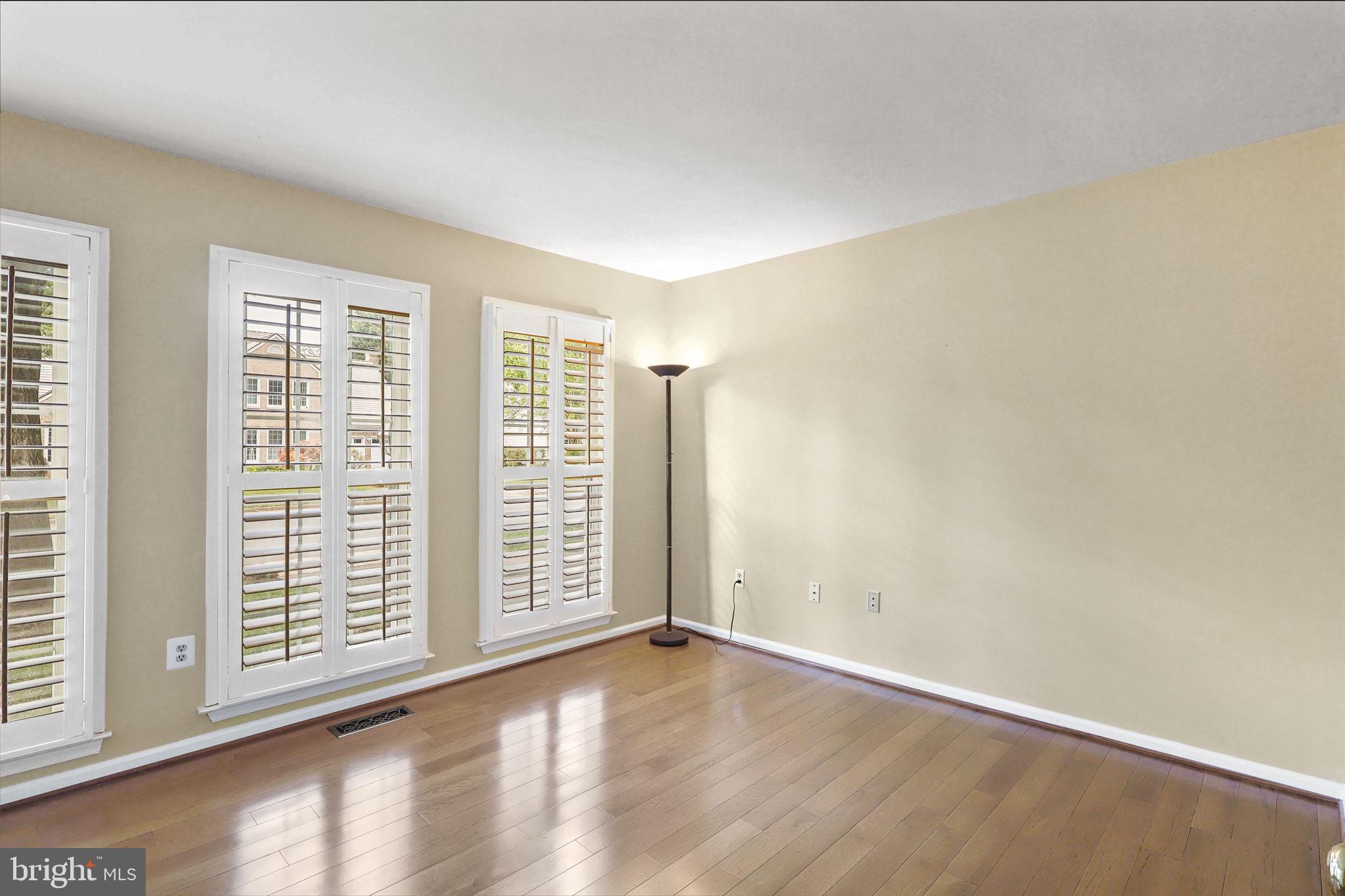 2989 FRANKLIN OAKS DRIVE