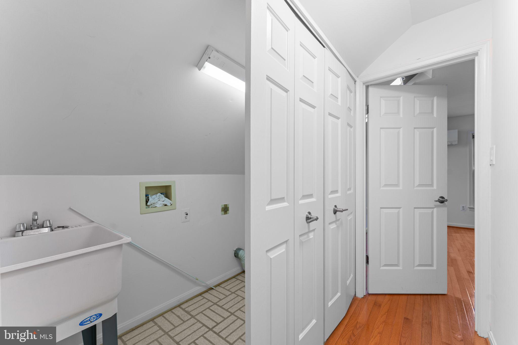 8952 KENILWORTH DRIVE