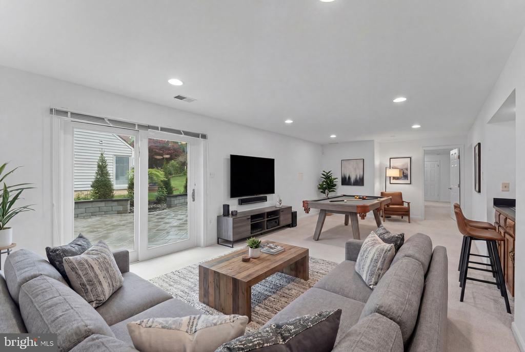 8952 KENILWORTH DRIVE