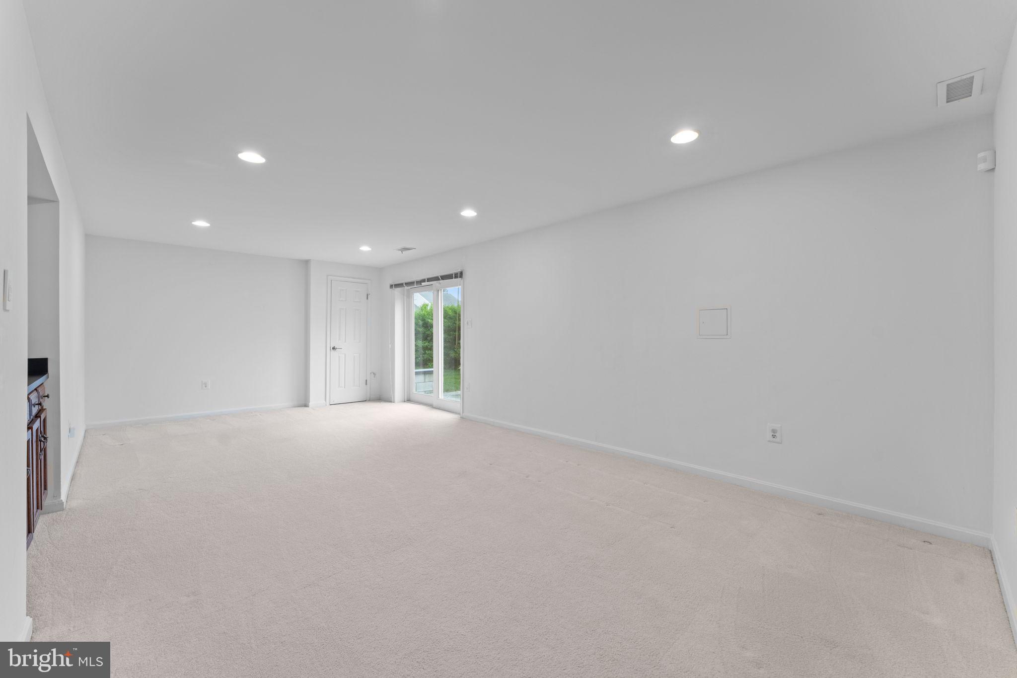 8952 KENILWORTH DRIVE