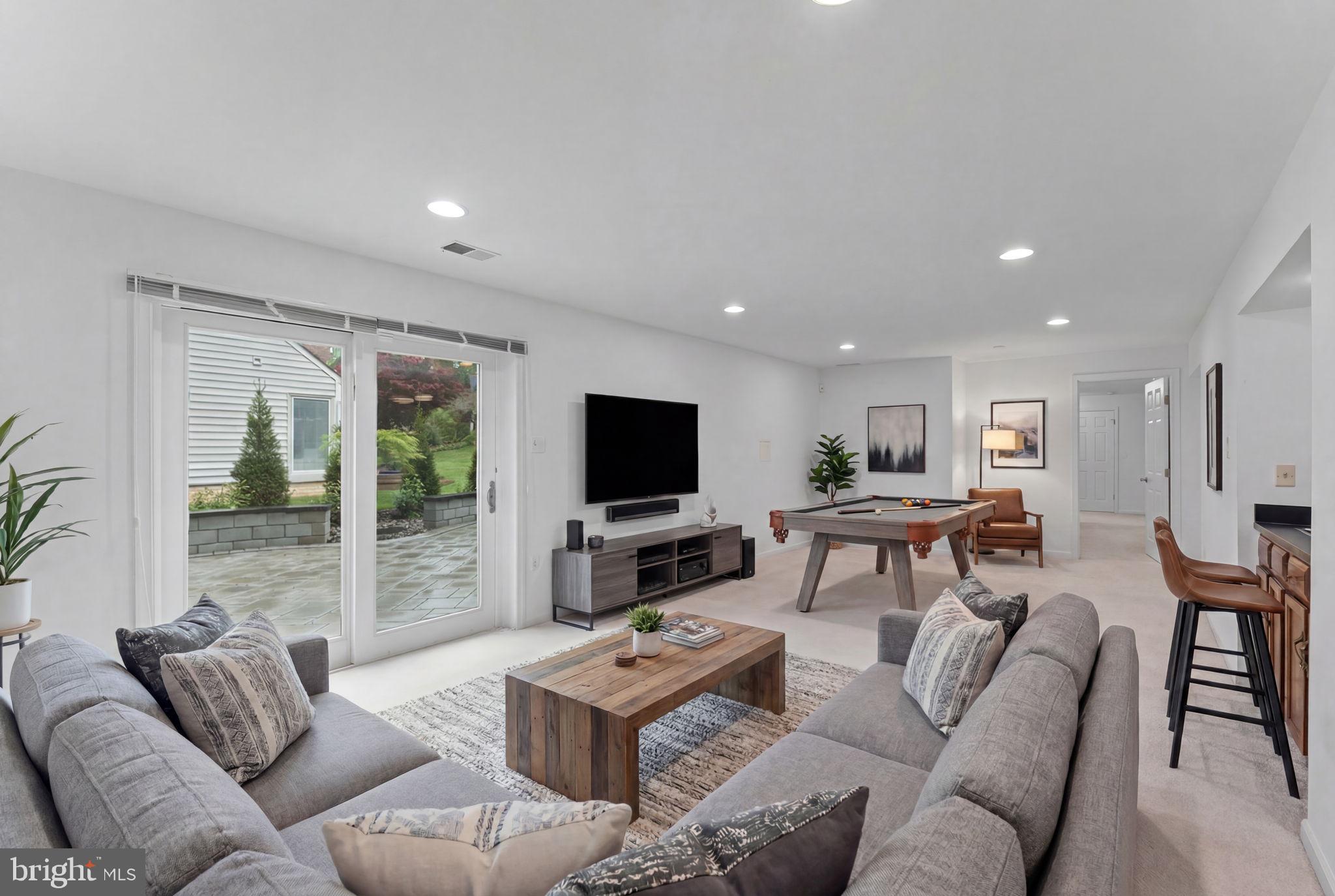 8952 KENILWORTH DRIVE