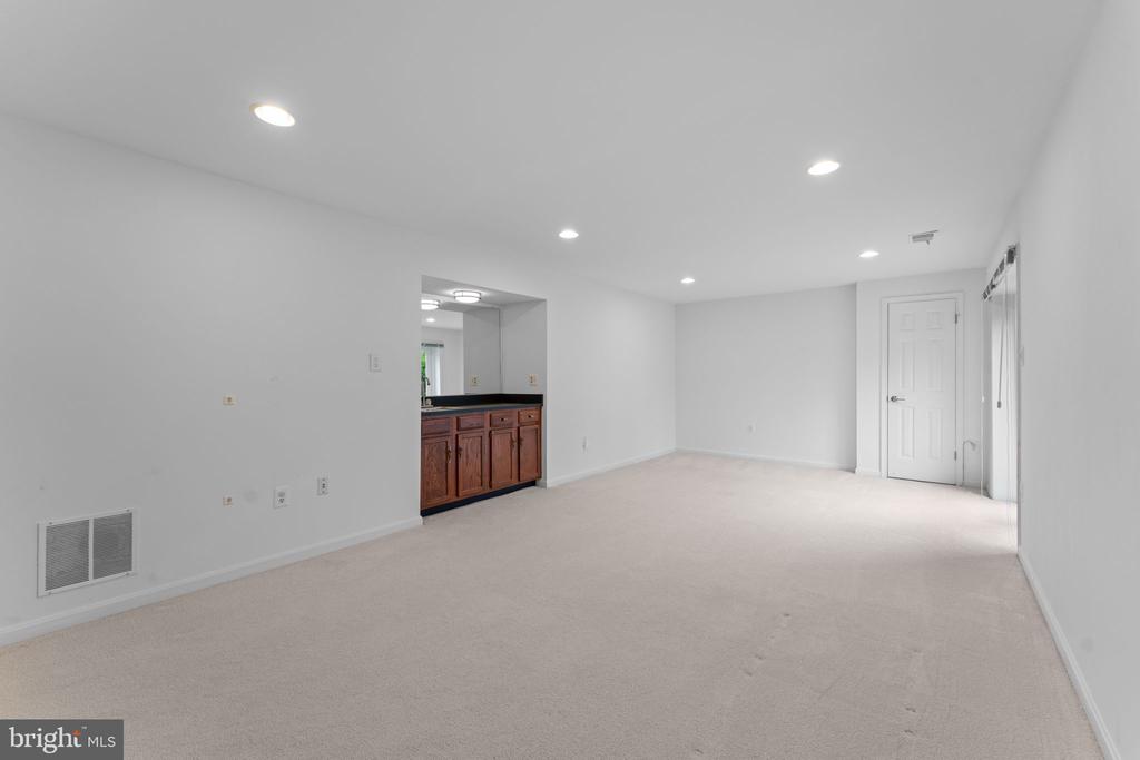 8952 KENILWORTH DRIVE