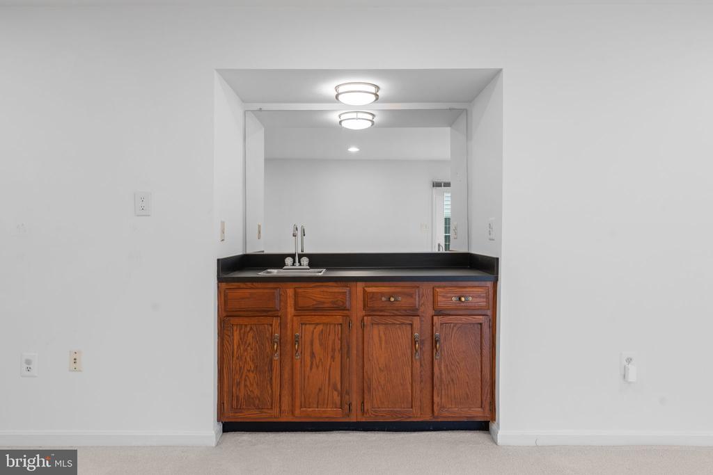 8952 KENILWORTH DRIVE