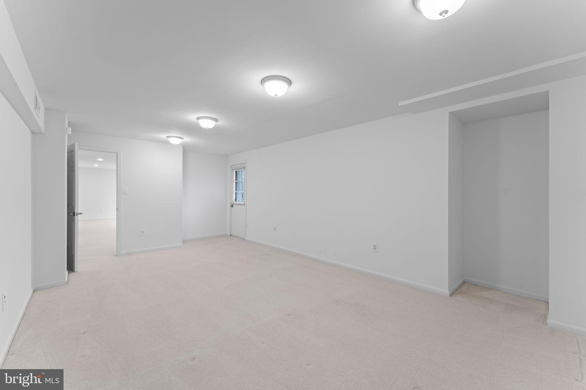 8952 KENILWORTH DRIVE