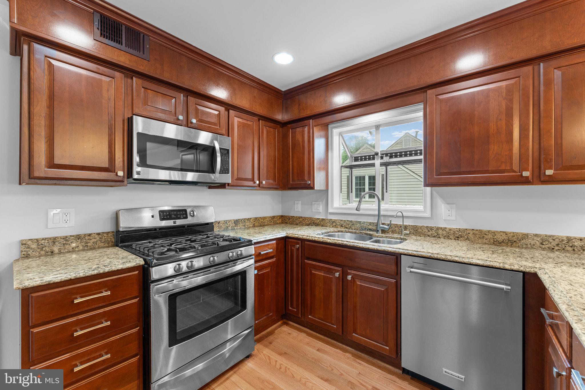 8952 KENILWORTH DRIVE