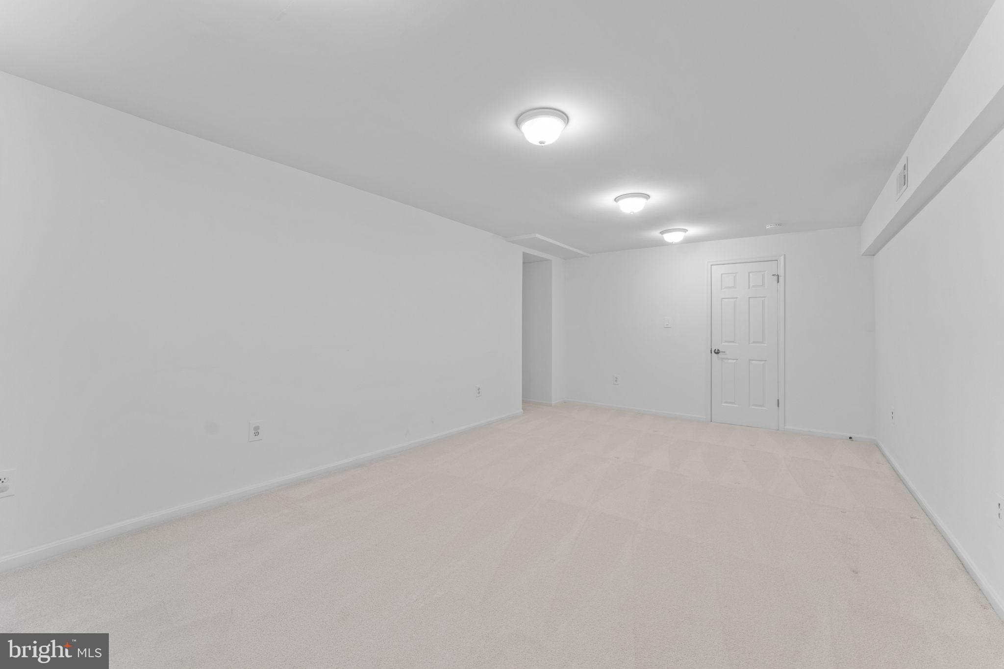 8952 KENILWORTH DRIVE