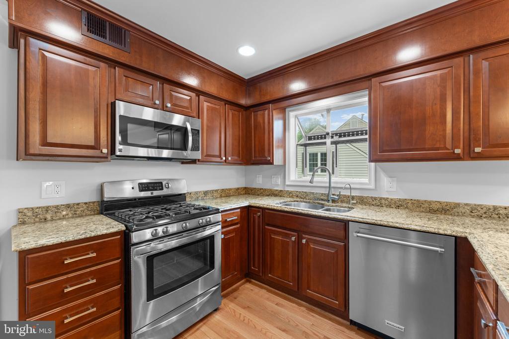 8952 KENILWORTH DRIVE