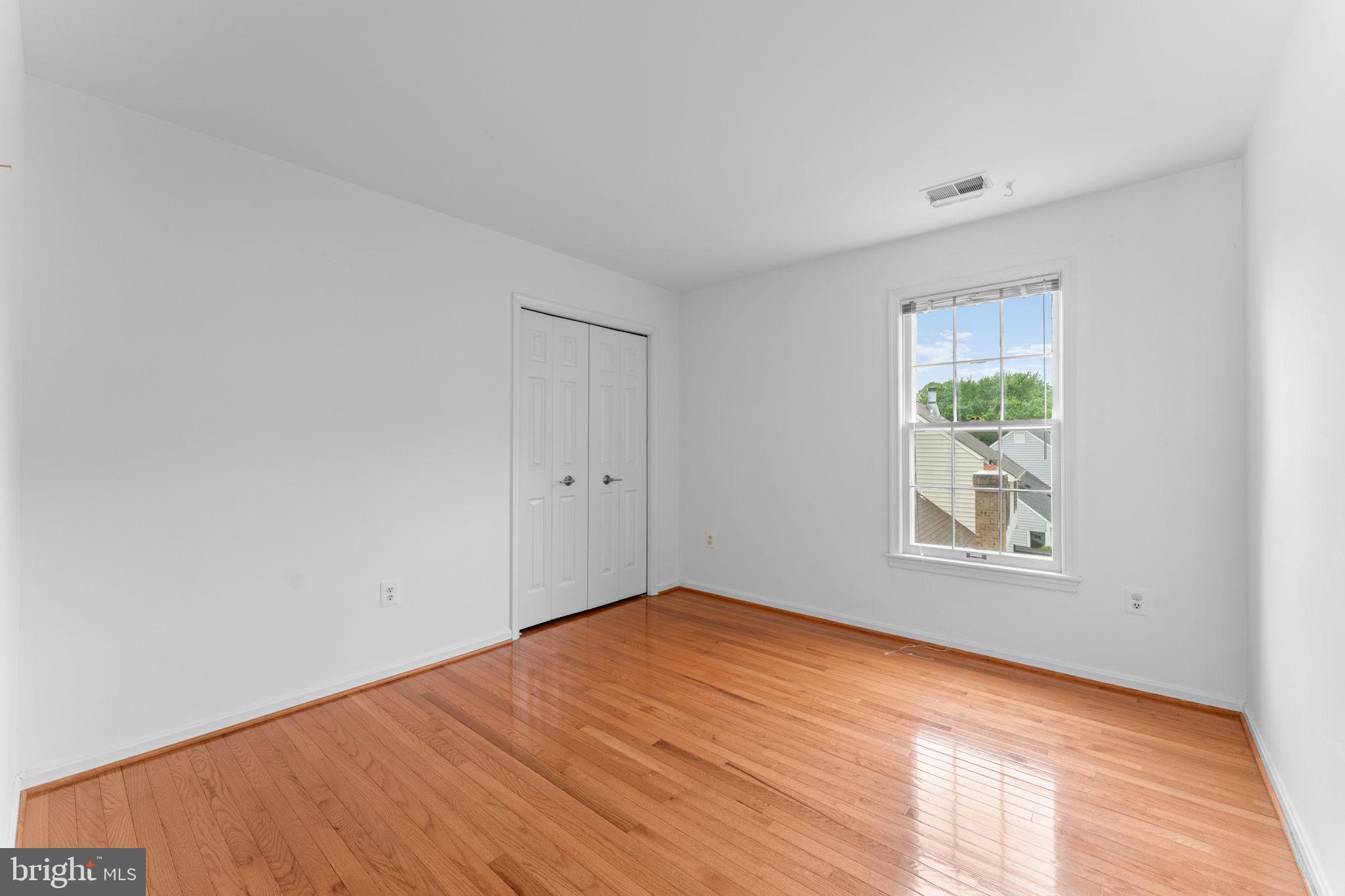 8952 KENILWORTH DRIVE