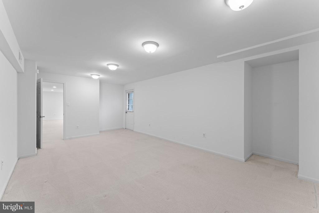 8952 KENILWORTH DRIVE
