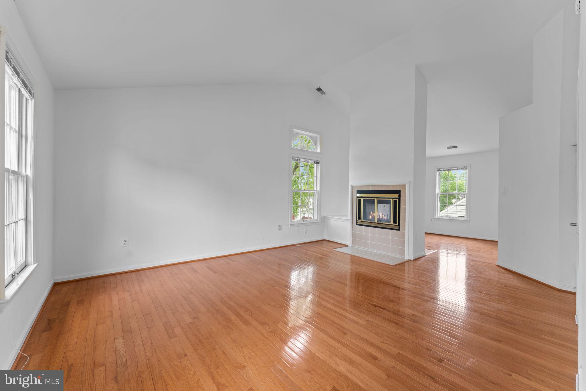 8952 KENILWORTH DRIVE