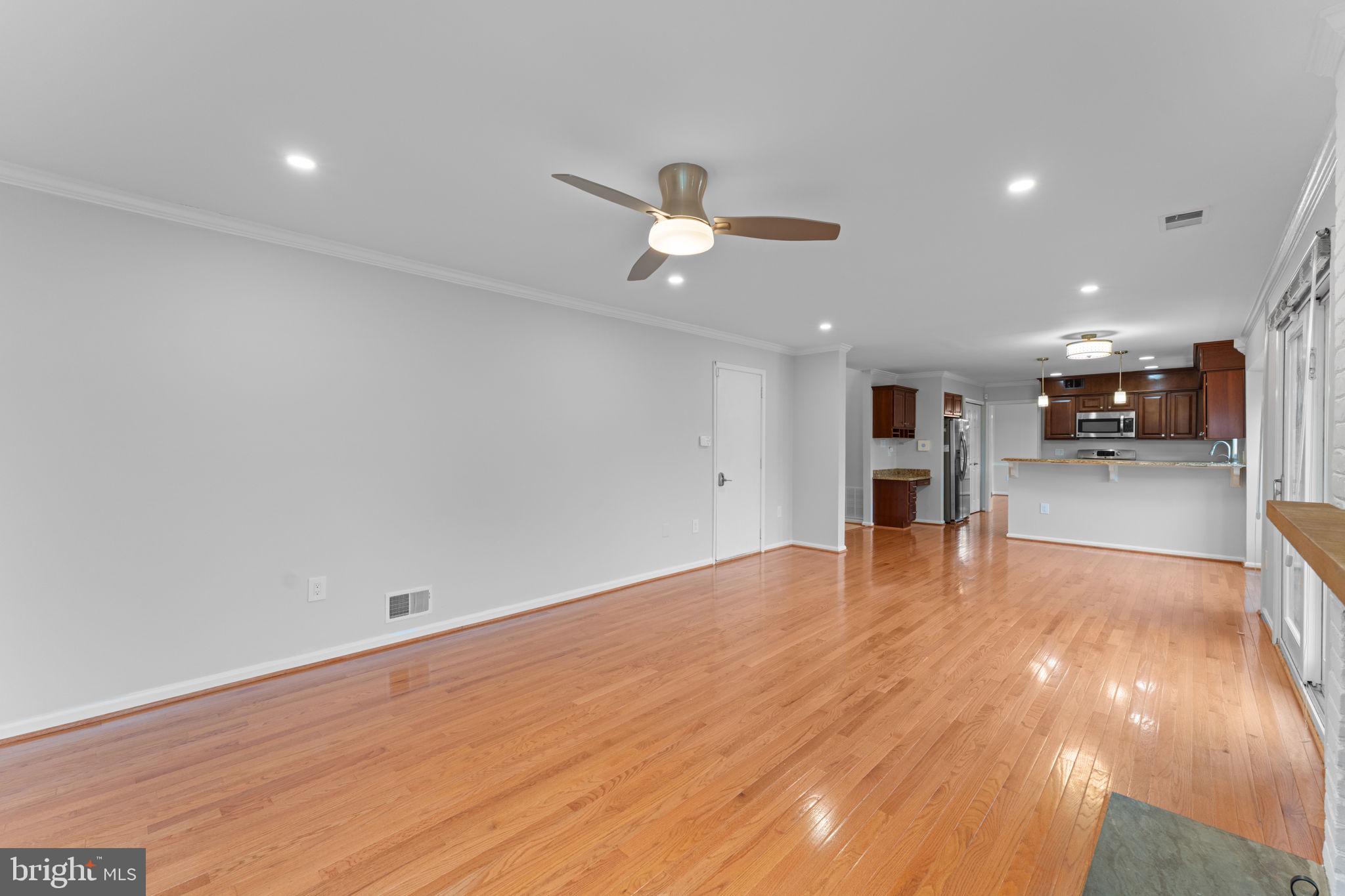 8952 KENILWORTH DRIVE