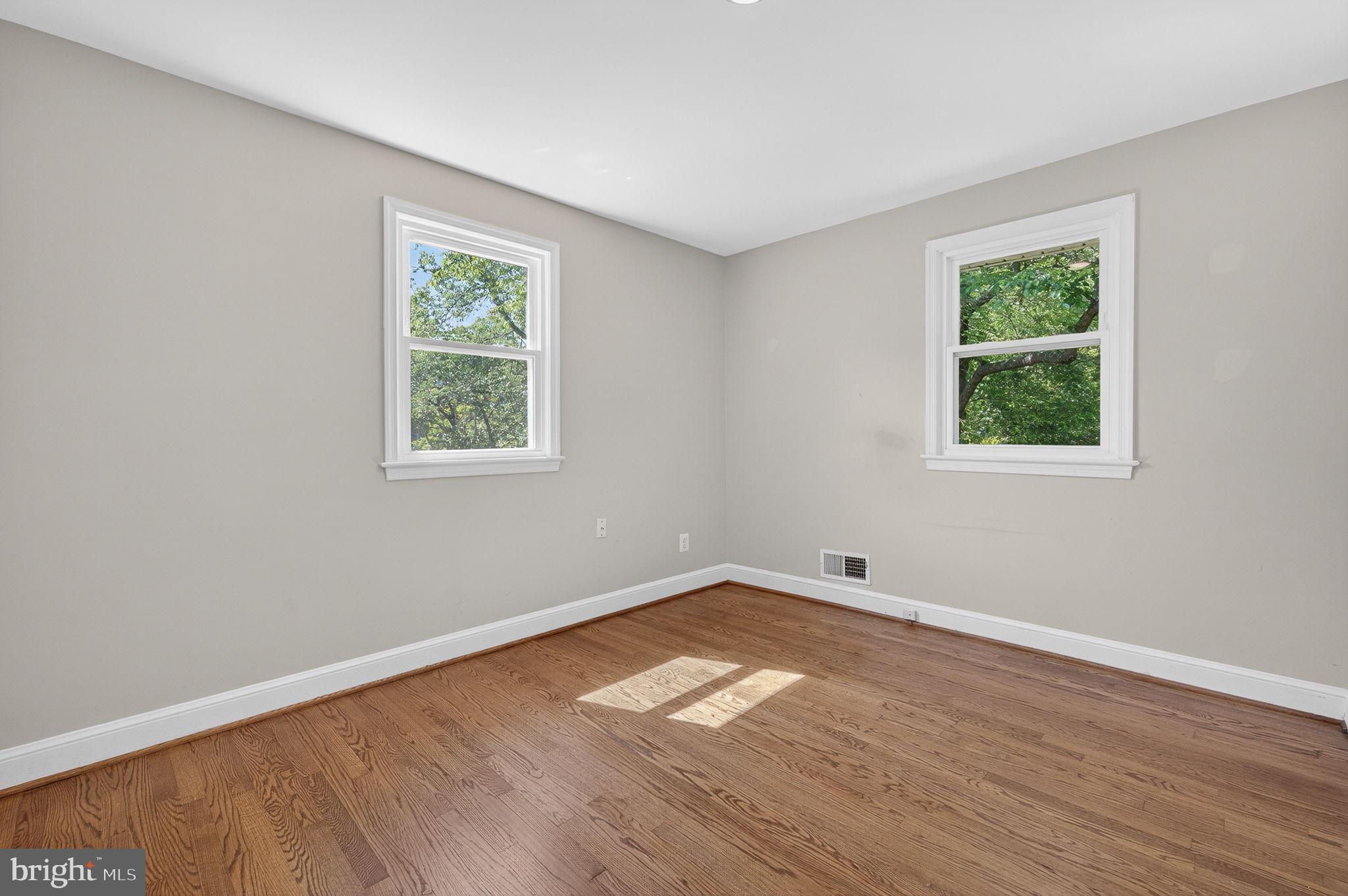 4037 OXFORD STREET