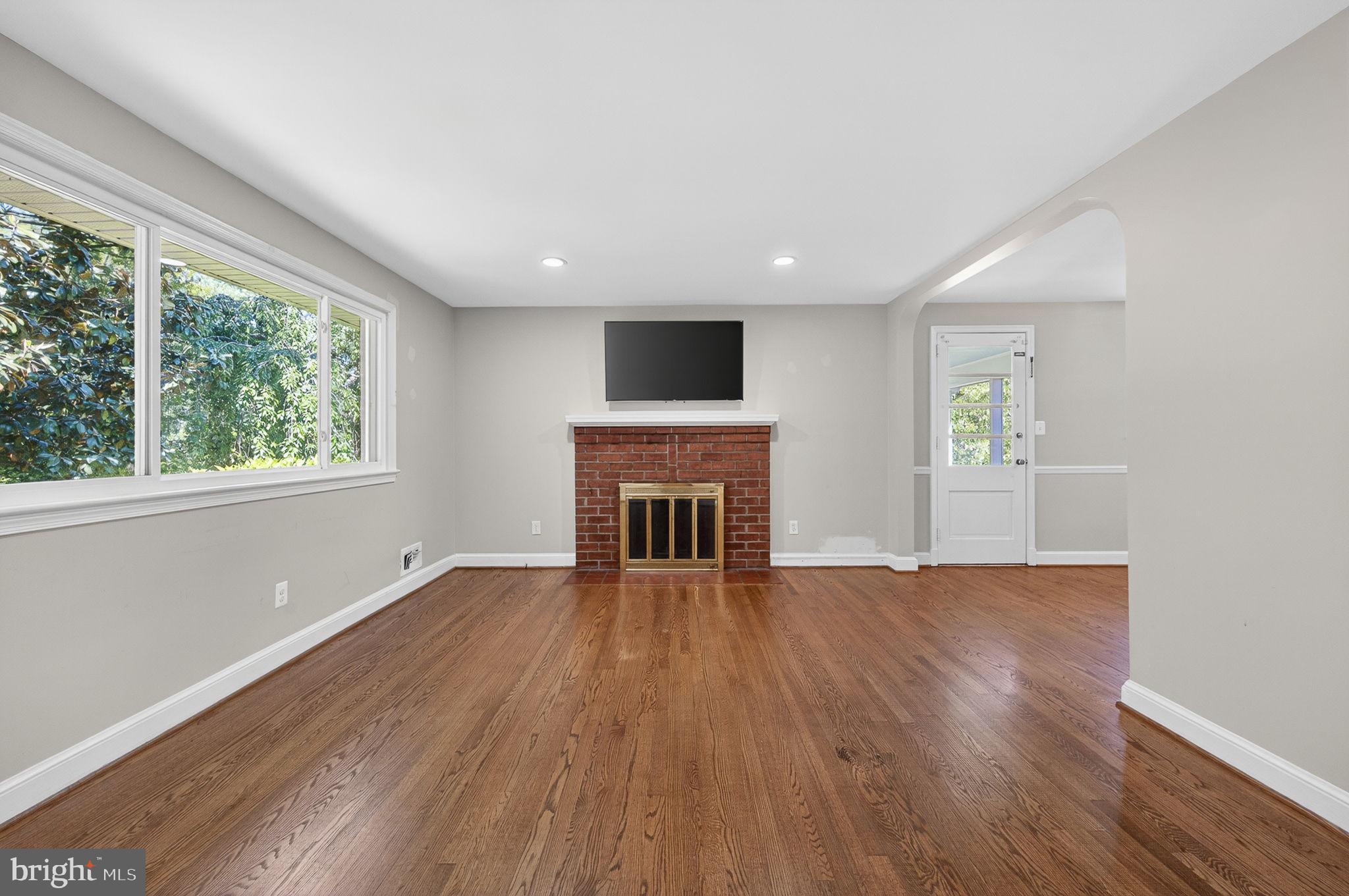 4037 OXFORD STREET